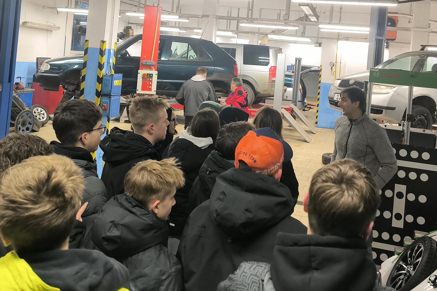 Deváťáci v autoservisu